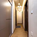 Victoria 2-bedroom Apartment *