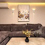 Victoria 2-bedroom Apartment