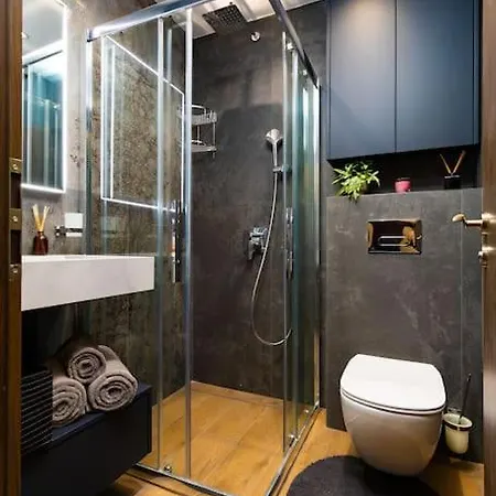 Victoria 2-bedroom Апартамент *