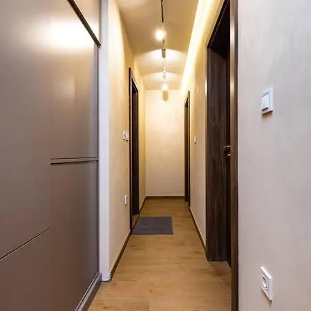 Victoria 2-bedroom Апартамент *