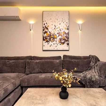 Victoria 2-bedroom Апартамент