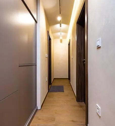 Victoria 2-bedroom Апартаменты *